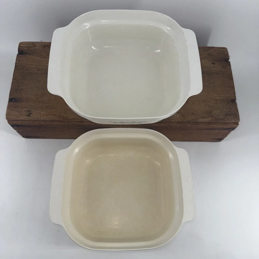 Anchor Hocking 2 1/2 Qt Microwave Dishes w/‎ Designs 2 - No Lids 8.75